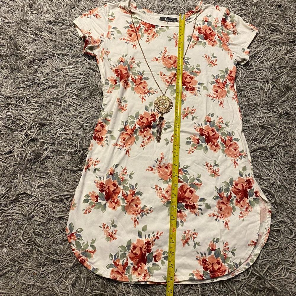 Floral Fitted Shirt with Necklace